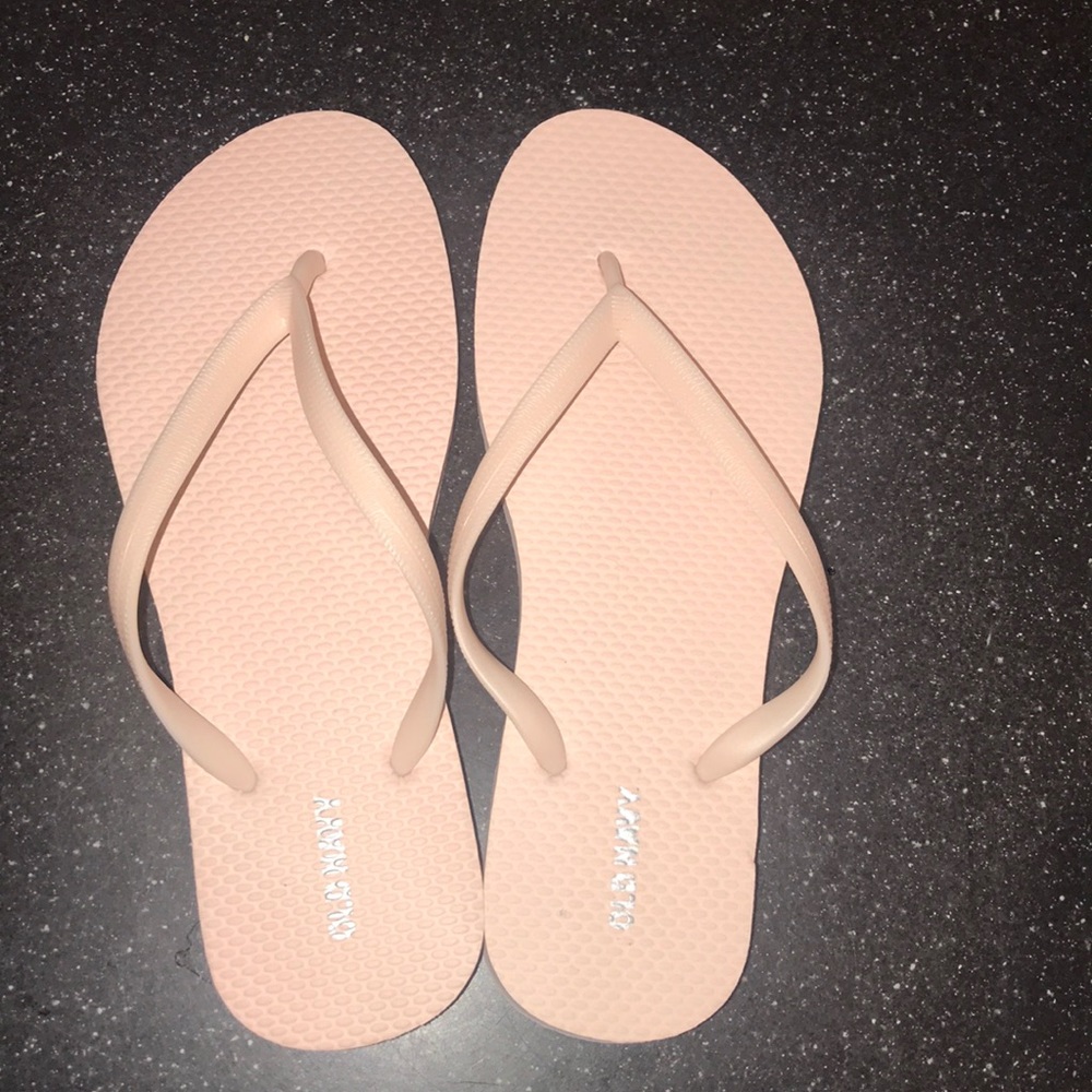 Old Navy Flip Flops ( Women’s 7)